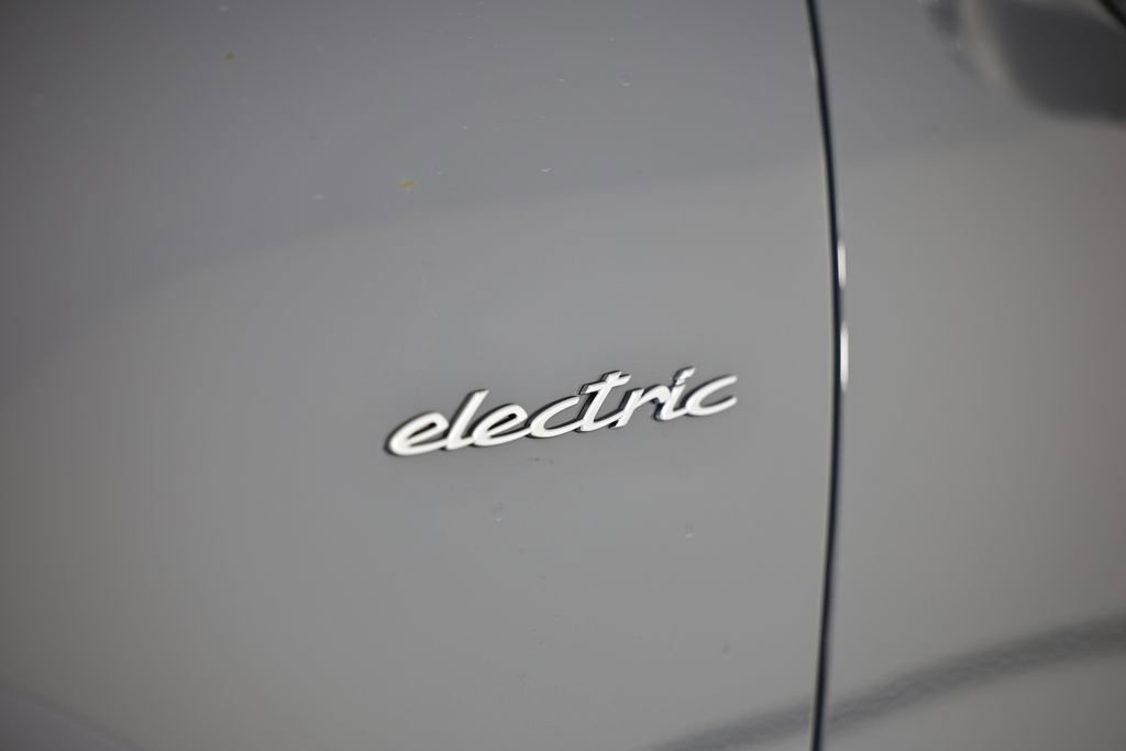 New 2026 Porsche Macan 4 Electric image 14