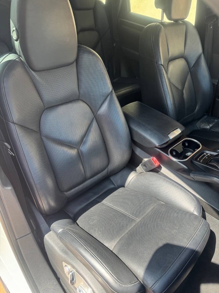 Used 2016 Porsche Cayenne AWD/4WD image 18
