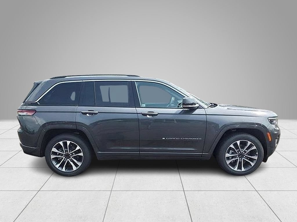 New 2023 Jeep Grand Cherokee Overland w/ Luxury Tech Group IV AWD/4WD image 3
