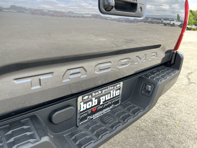 Used 2020 Toyota Tacoma SR w/ SR Convenience Package RWD image 32