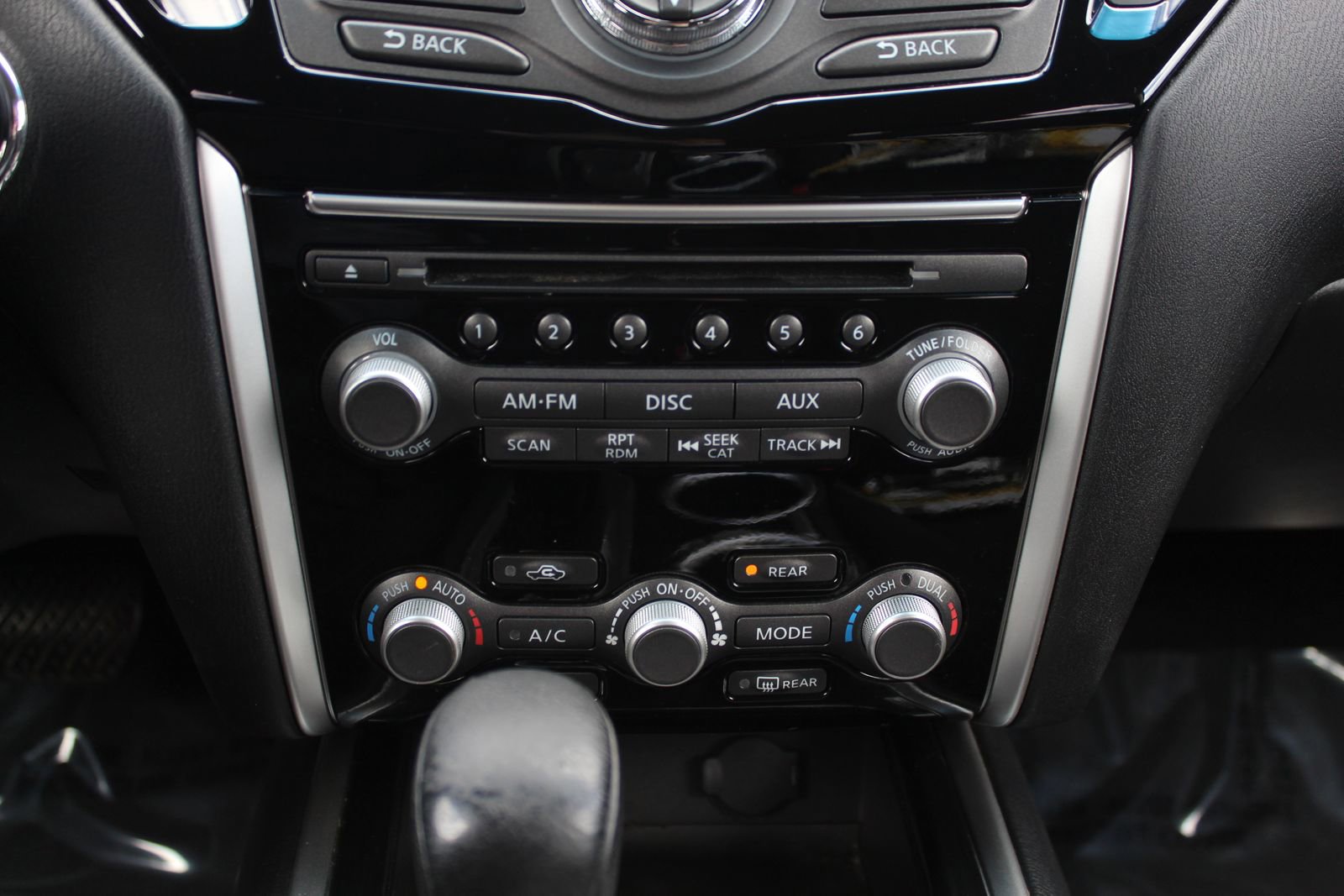 Used 2016 Nissan Pathfinder SV image 19
