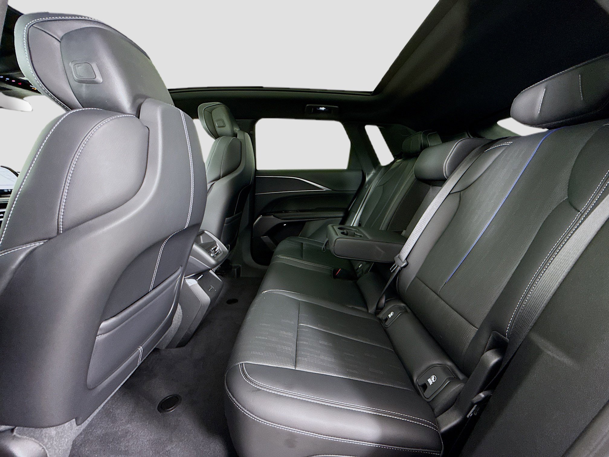 Used 2025 Cadillac Lyriq Luxury RWD image 26