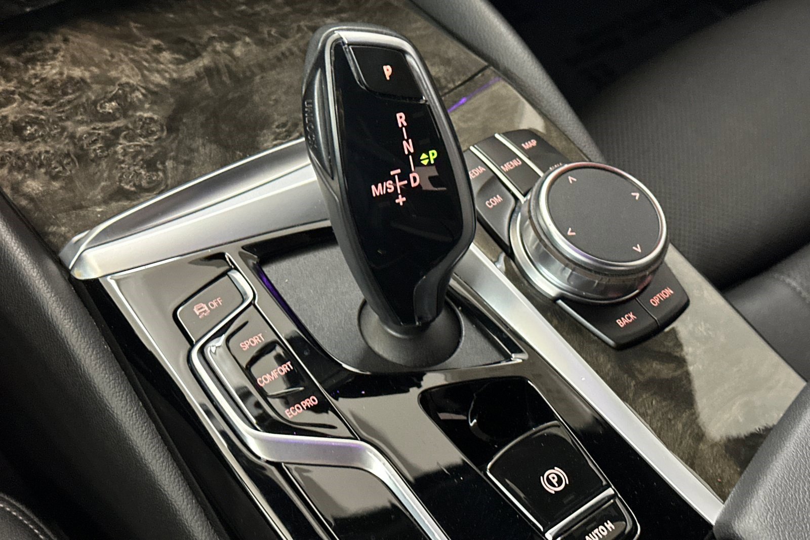 Certified 2023 BMW 530i w/ Convenience Package image 17