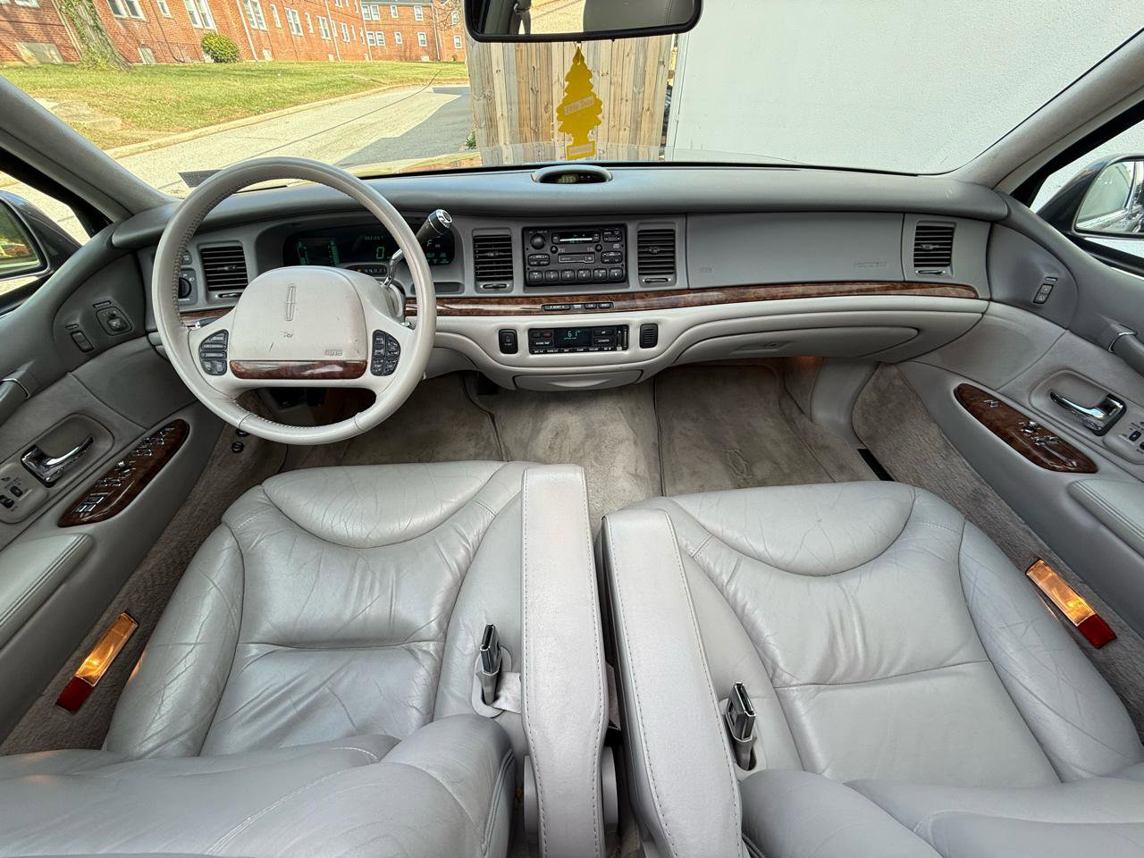 Used 1995 Lincoln Town Car Cartier image 23