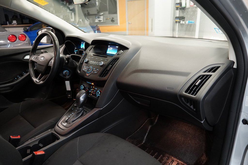 Used 2017 Ford Focus SE w/ SE Winter Package image 32