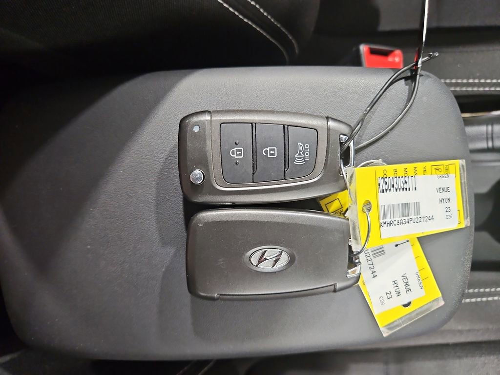 Certified 2023 Hyundai Venue SEL FWD image 28