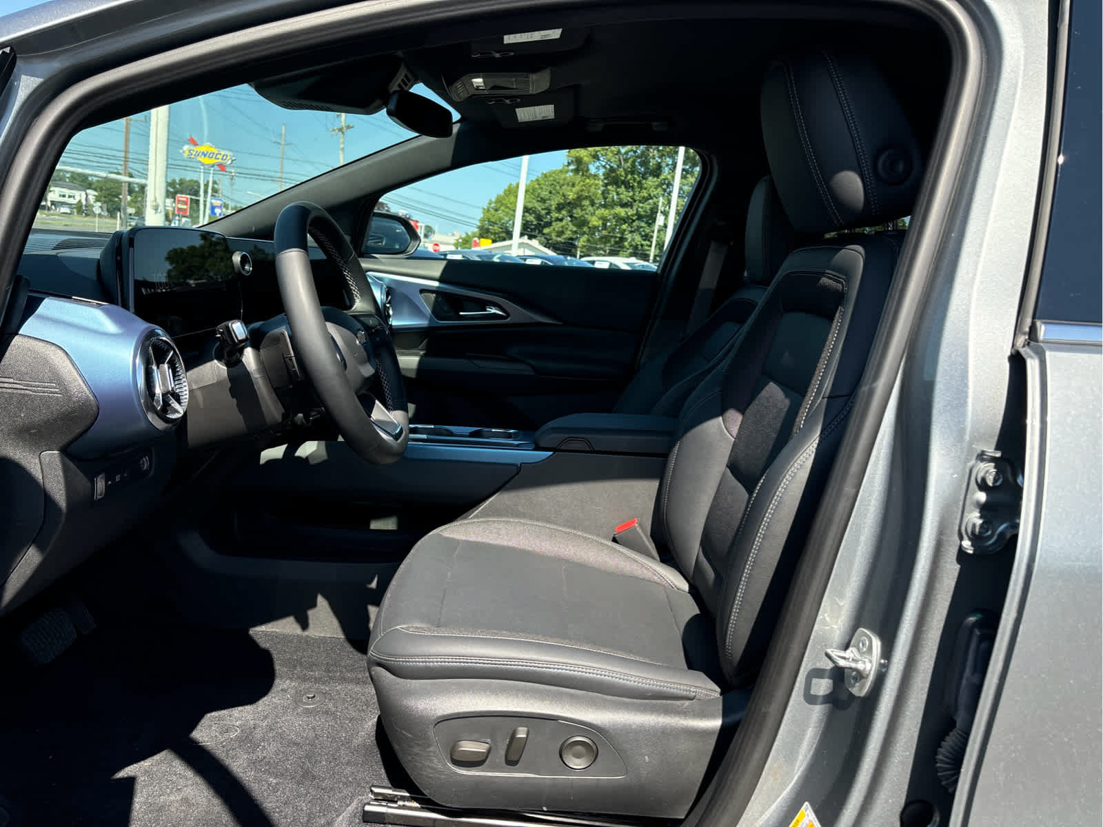Certified 2024 Chevrolet Equinox EV LT AWD/4WD image 8