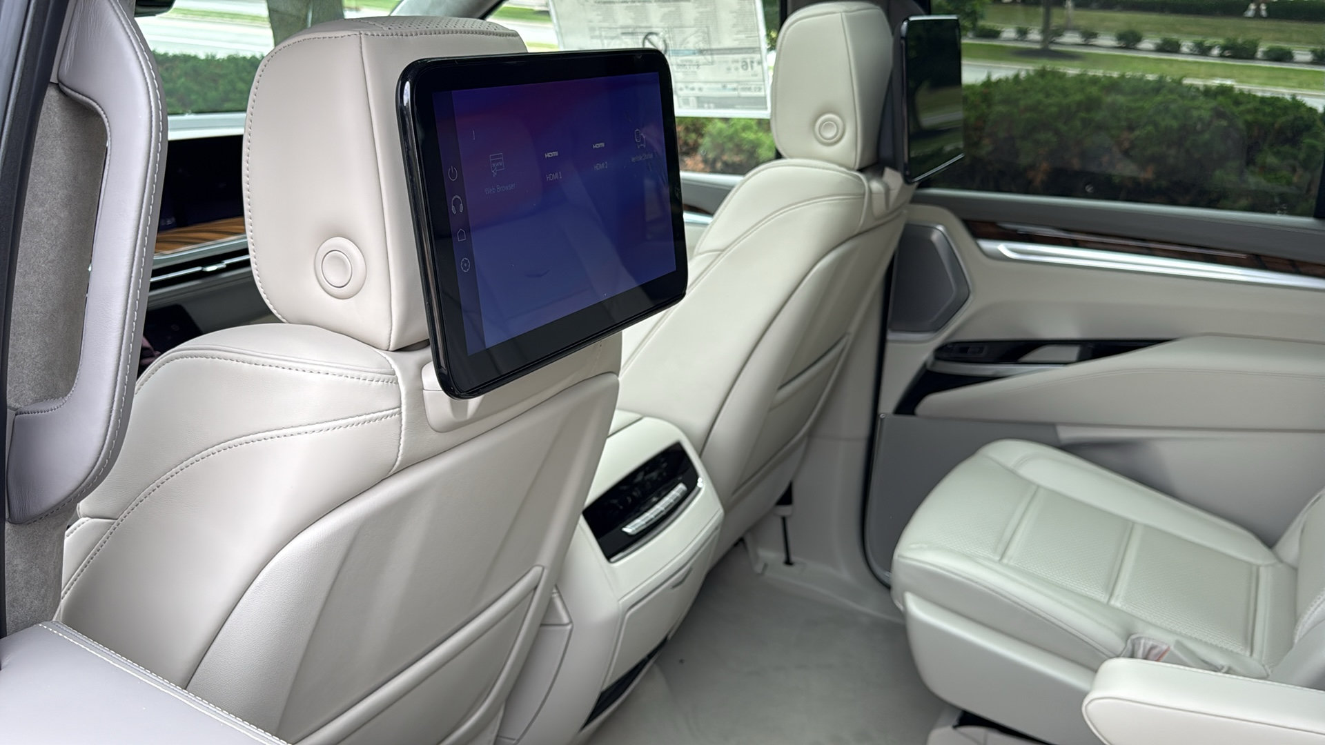 New 2026 Cadillac Escalade Platinum Sport w/ LPO, Floor Liner Package AWD/4WD image 31
