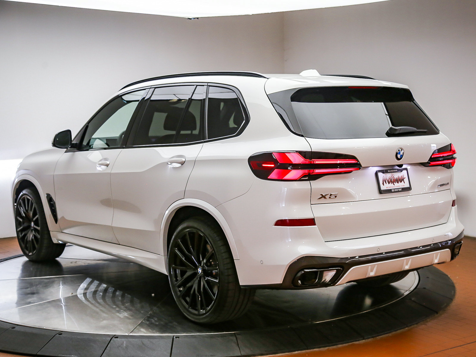 Used 2026 BMW X5 sDrive40i w/ M Sport Package RWD image 5