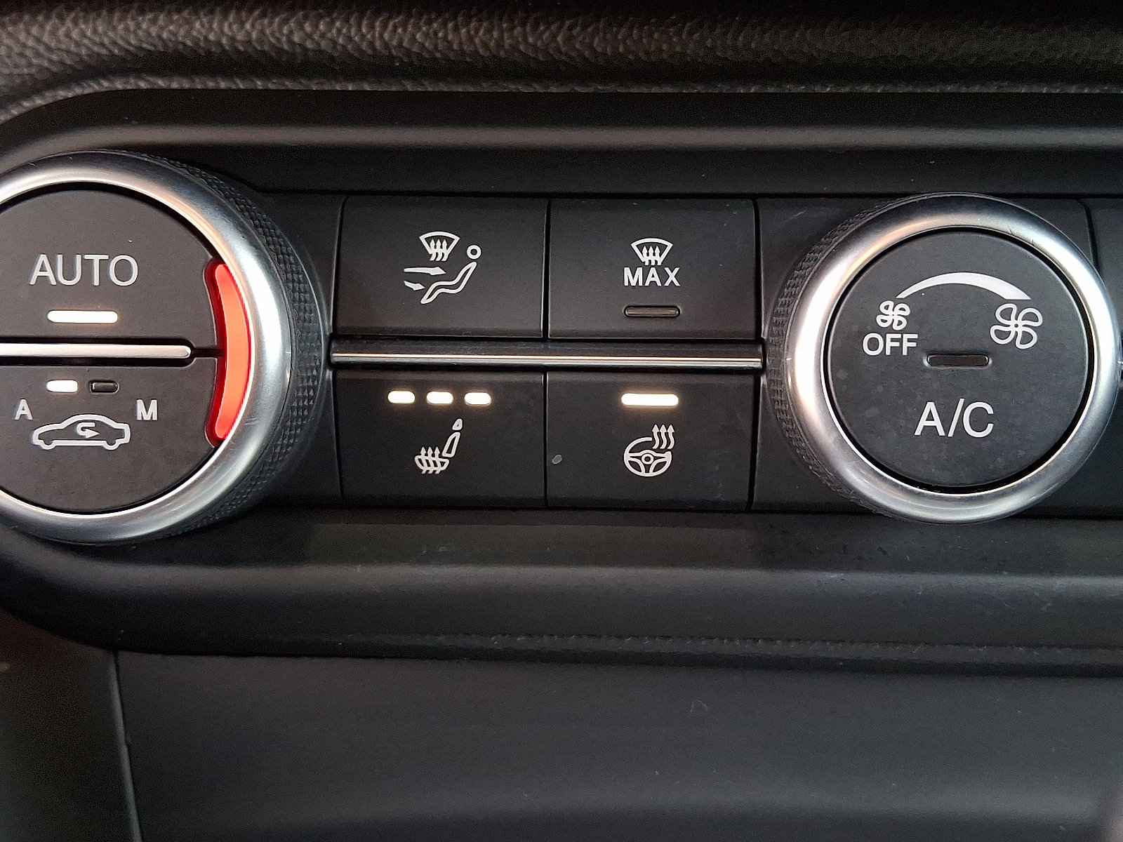 Used 2024 Alfa Romeo Stelvio Ti image 28