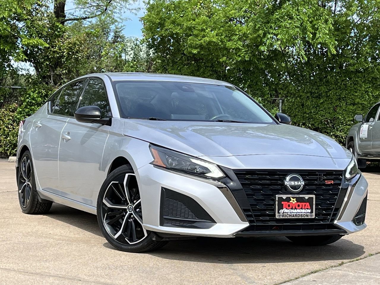Used 2023 Nissan Altima 2.5 SR w/ SR Premium Package FWD image 2