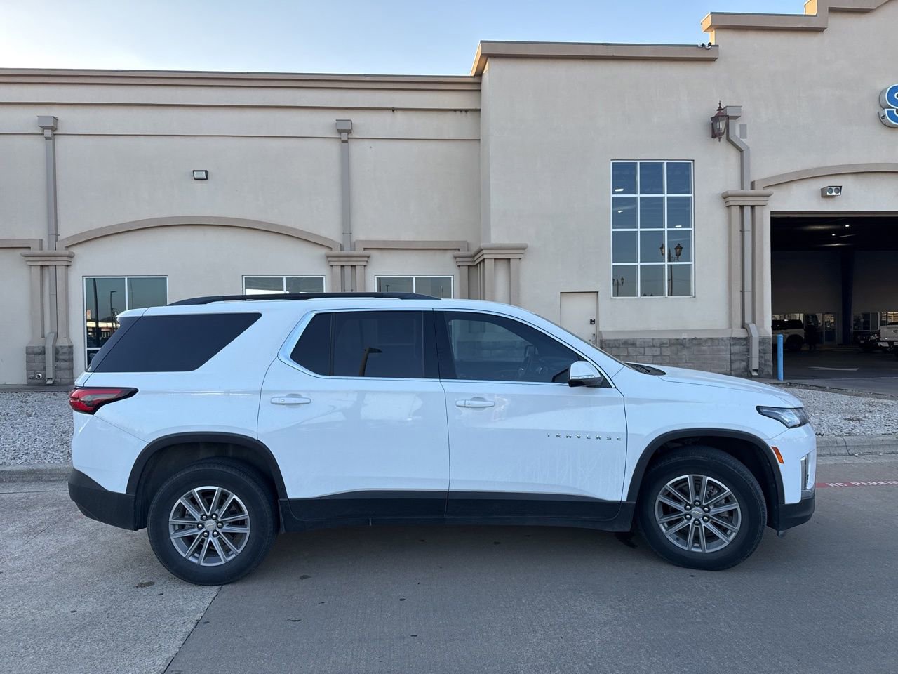 Used 2023 Chevrolet Traverse LT image 18