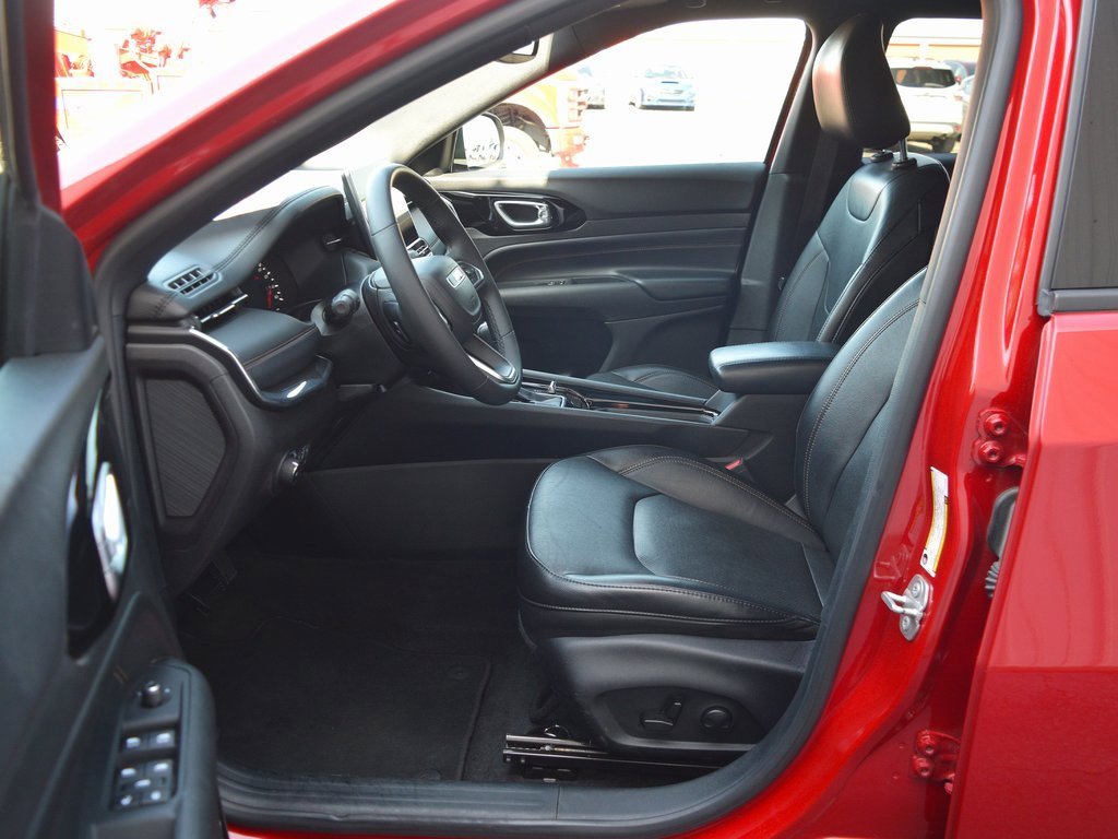 Used 2023 Jeep Compass Limited image 27