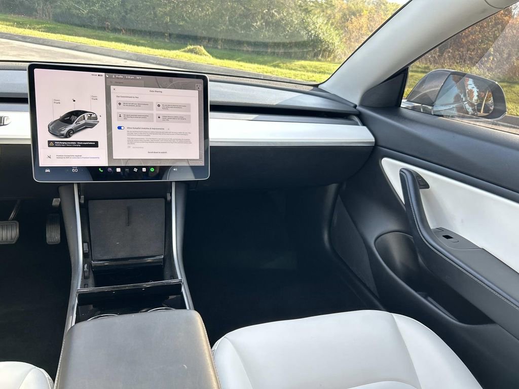 Used 2019 Tesla Model 3 Standard Range Plus image 18