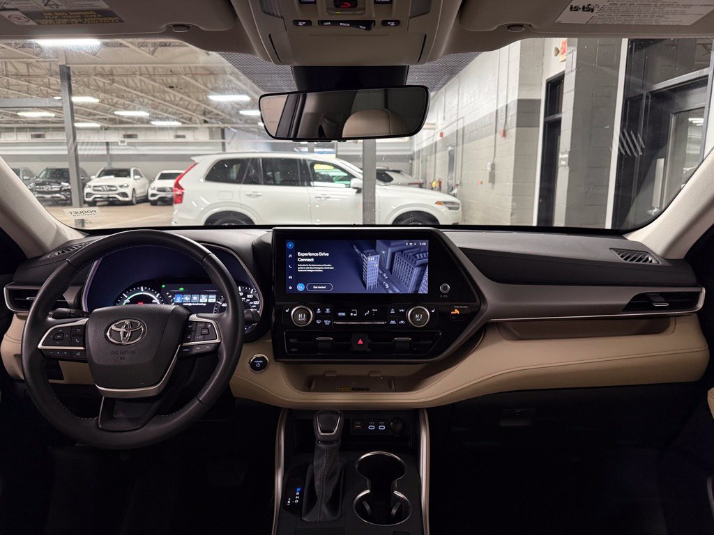 Used 2025 Toyota Highlander XLE AWD/4WD image 8