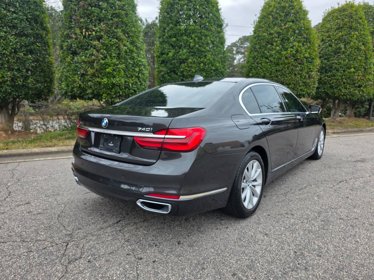 Used 2019 BMW 740i xDrive AWD/4WD image 7