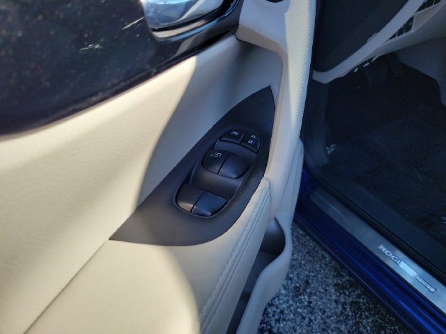 Used 2022 Nissan Rogue Sport SL FWD image 16