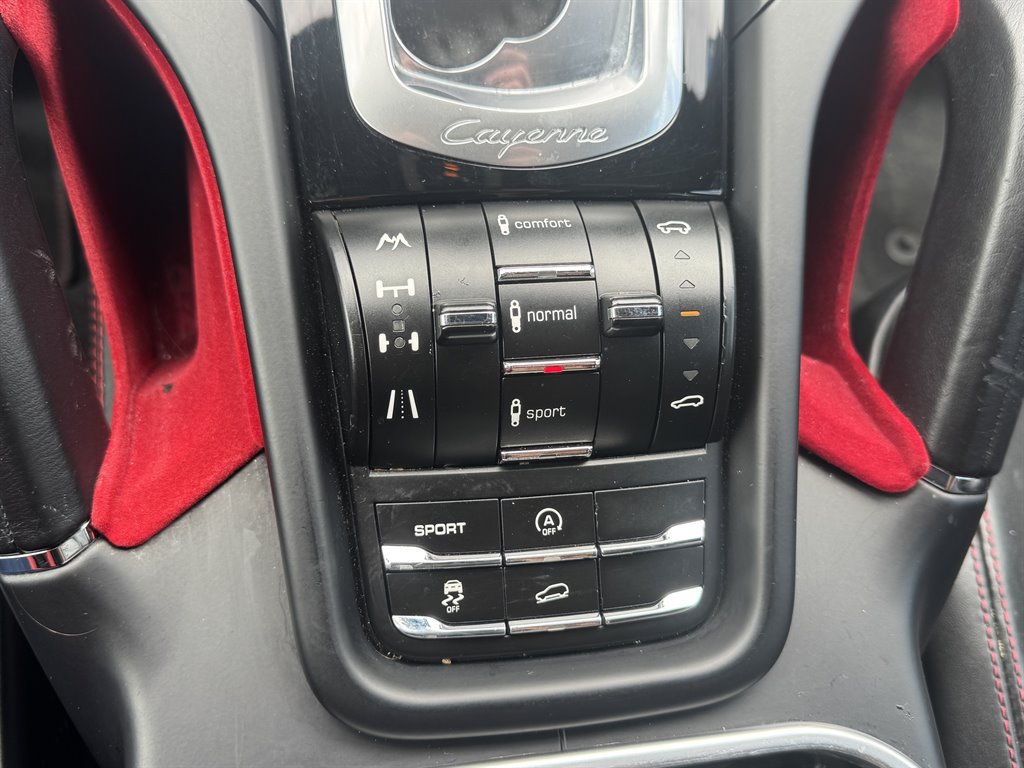 Used 2018 Porsche Cayenne GTS AWD/4WD image 10
