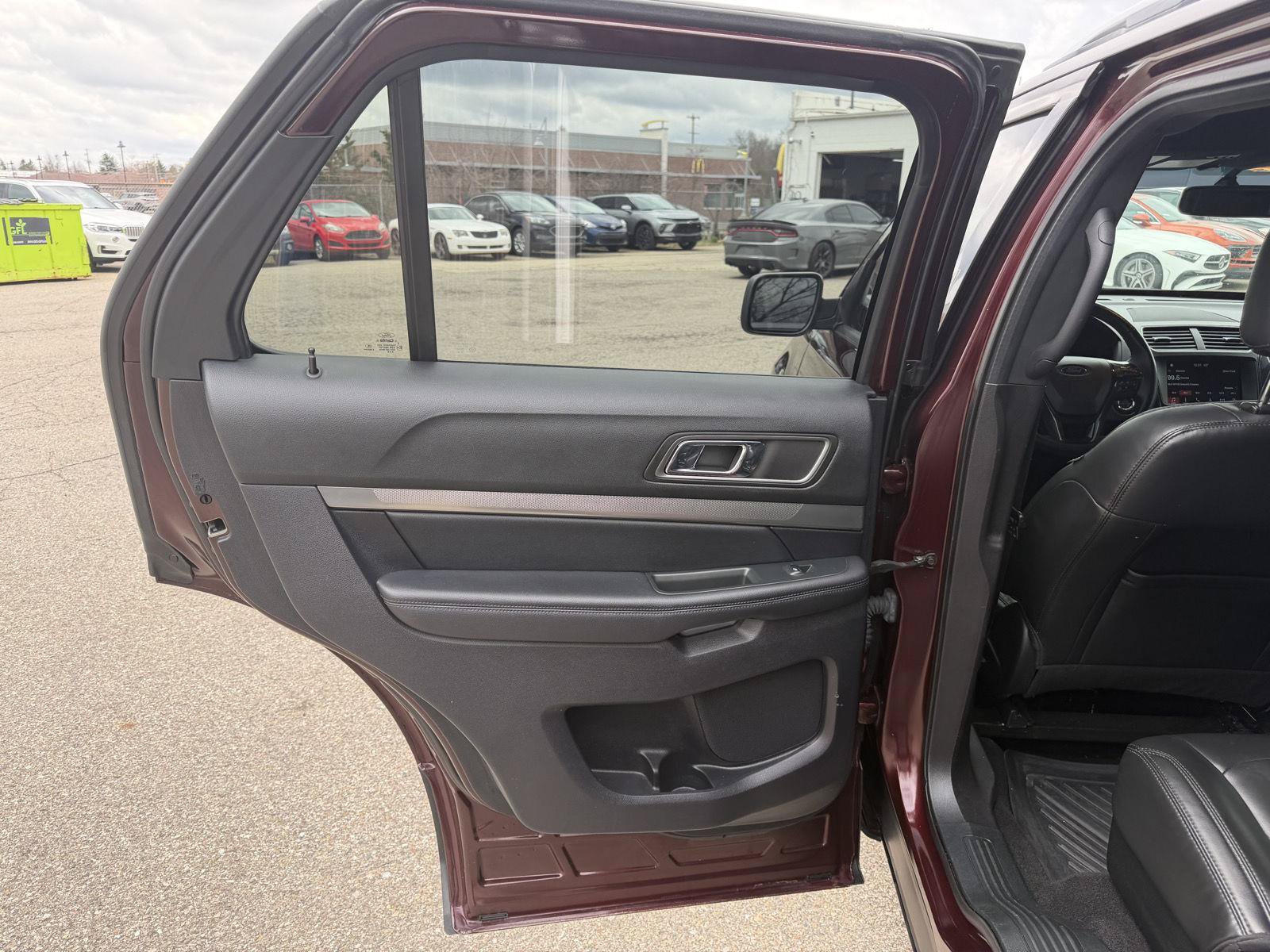 Used 2019 Ford Explorer XLT w/ Equipment Group 202A FWD image 18