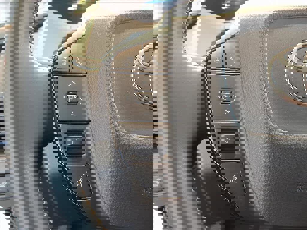 Used 2025 Toyota Prius AWD image 14