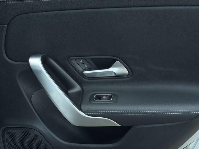 Used 2025 Mercedes-Benz CLA 250 image 37