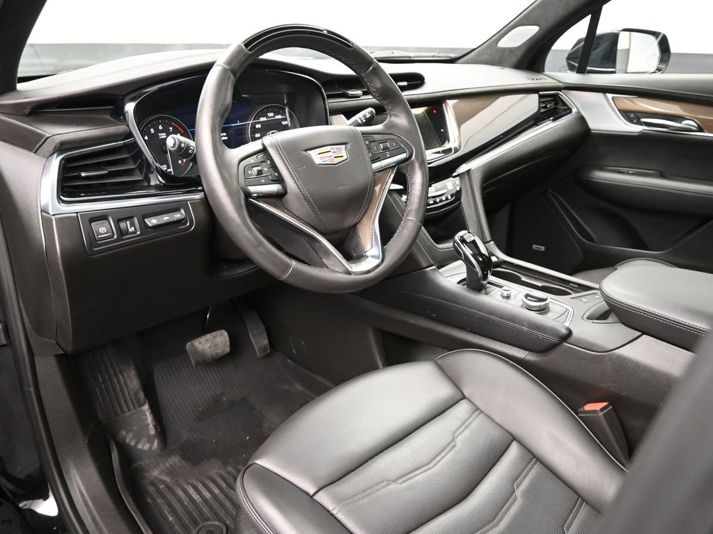 Certified 2025 Cadillac XT6 Premium Luxury w/ Platinum Package image 9