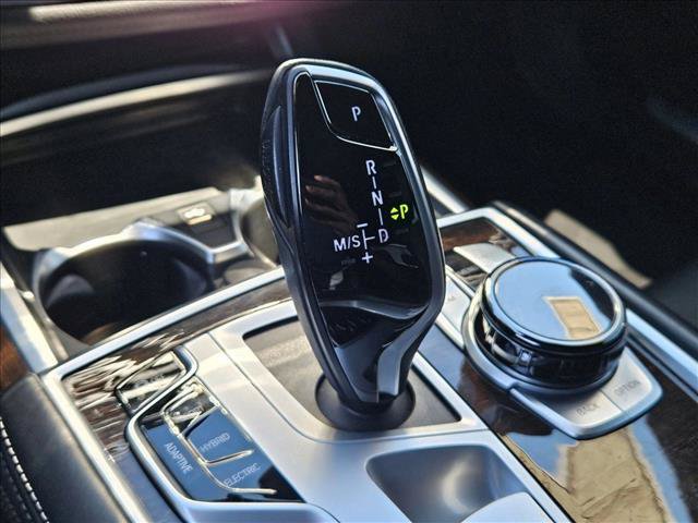 Used 2022 BMW 745e xDrive w/ M Sport Package AWD/4WD image 14