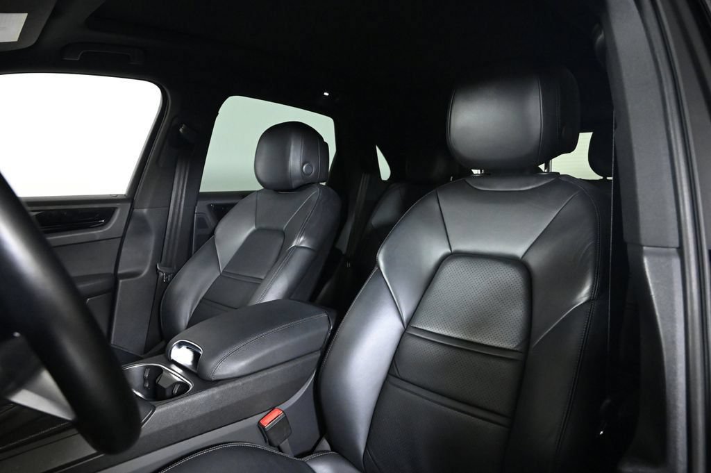Certified 2021 Porsche Cayenne AWD/4WD image 5