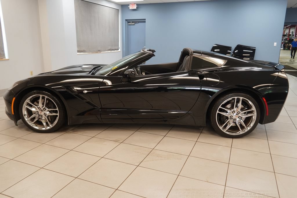 Used 2017 Chevrolet Corvette Stingray Coupe RWD image 2