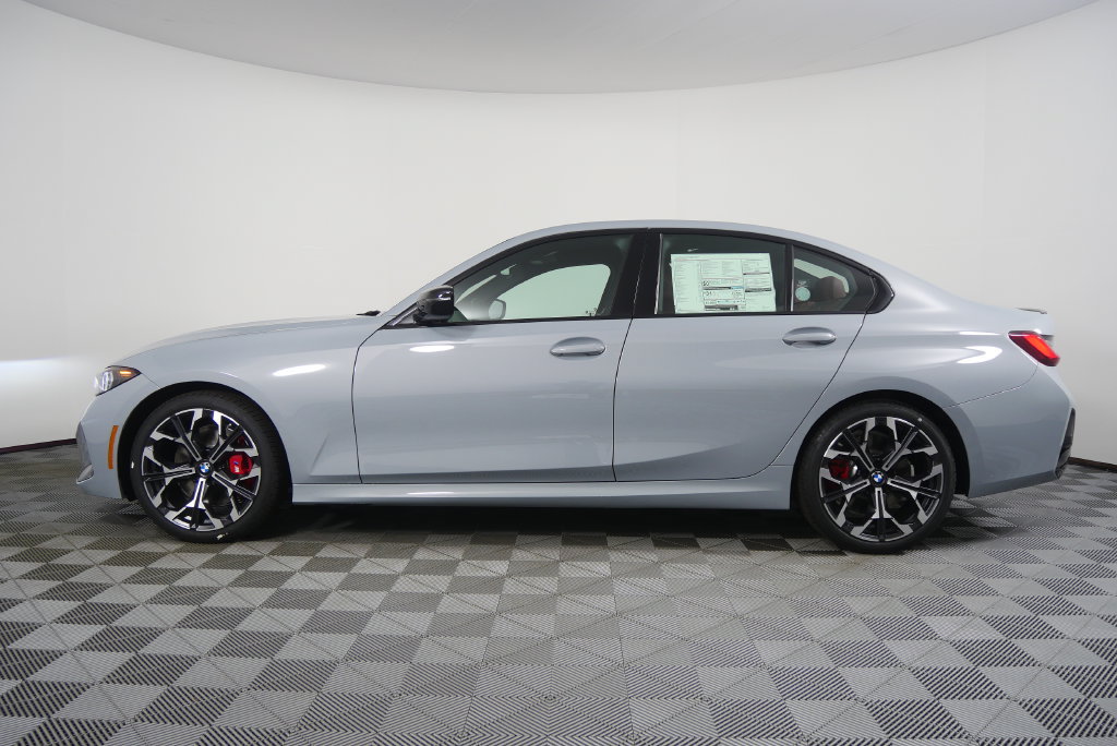 Used 2026 BMW 330i Sedan w/ M Sport Package RWD image 3
