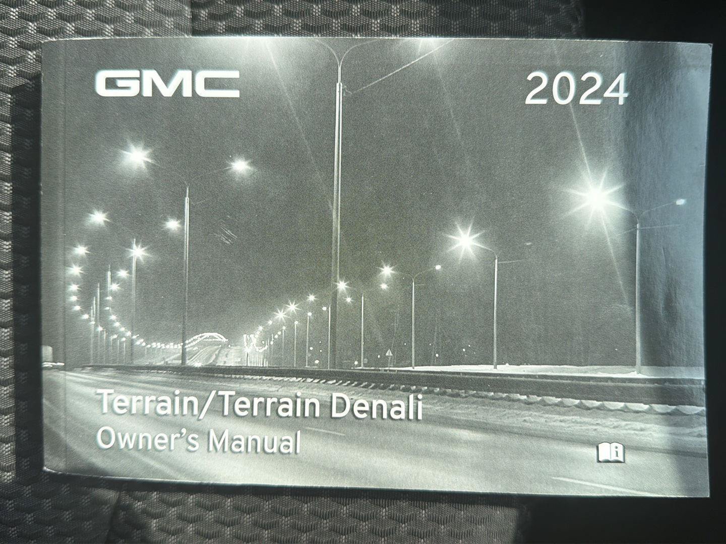 Used 2024 GMC Terrain SLE AWD/4WD image 17