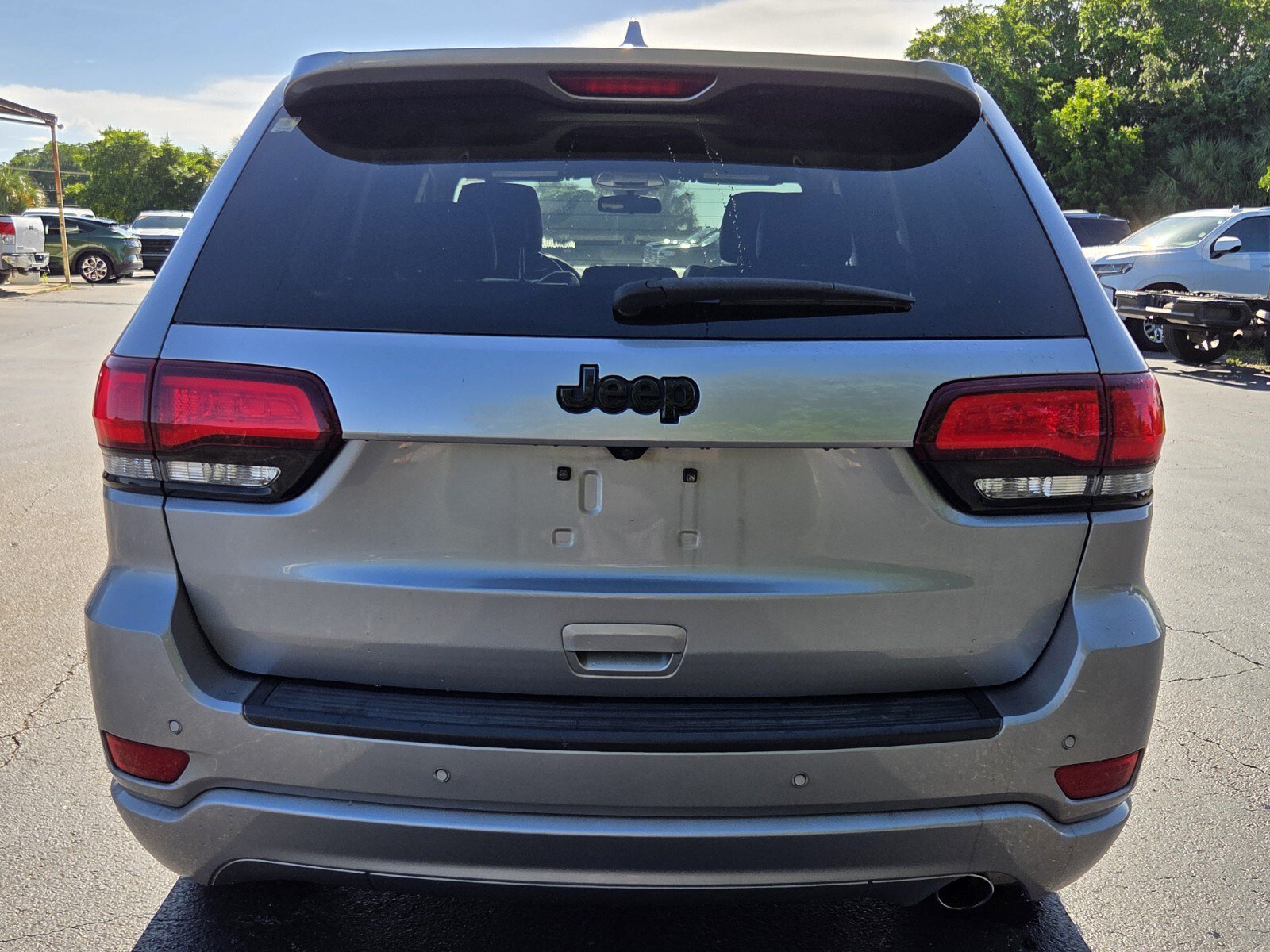 Used 2021 Jeep Grand Cherokee Laredo X RWD image 4