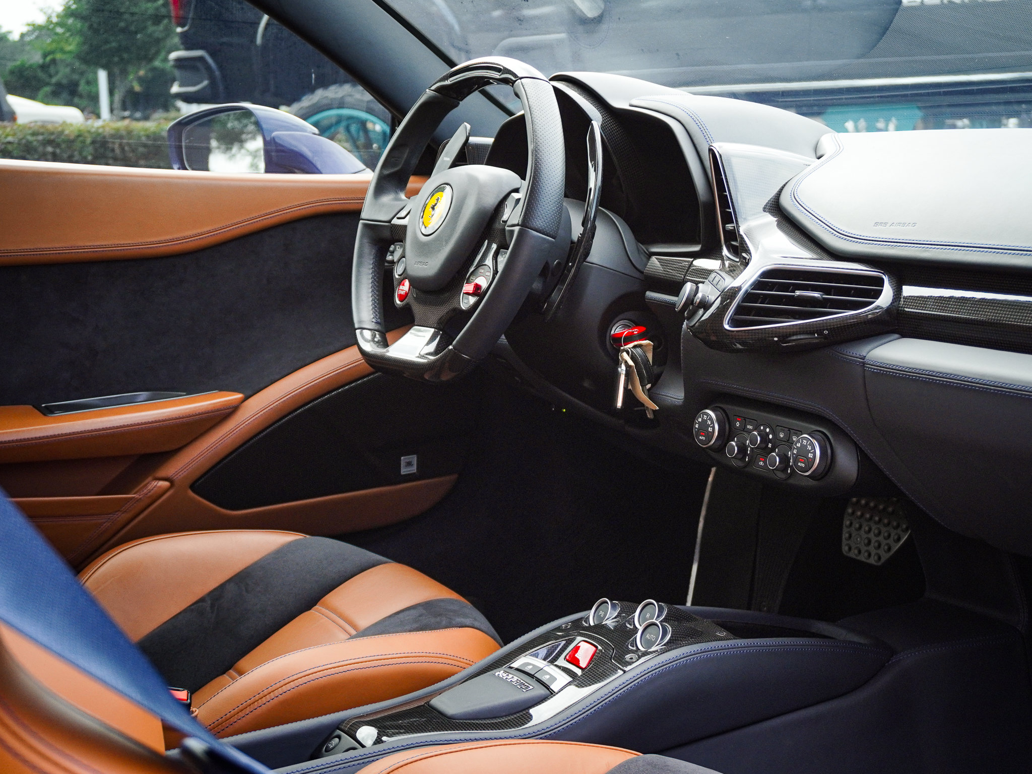 Used 2013 Ferrari 458 Italia Coupe RWD image 36