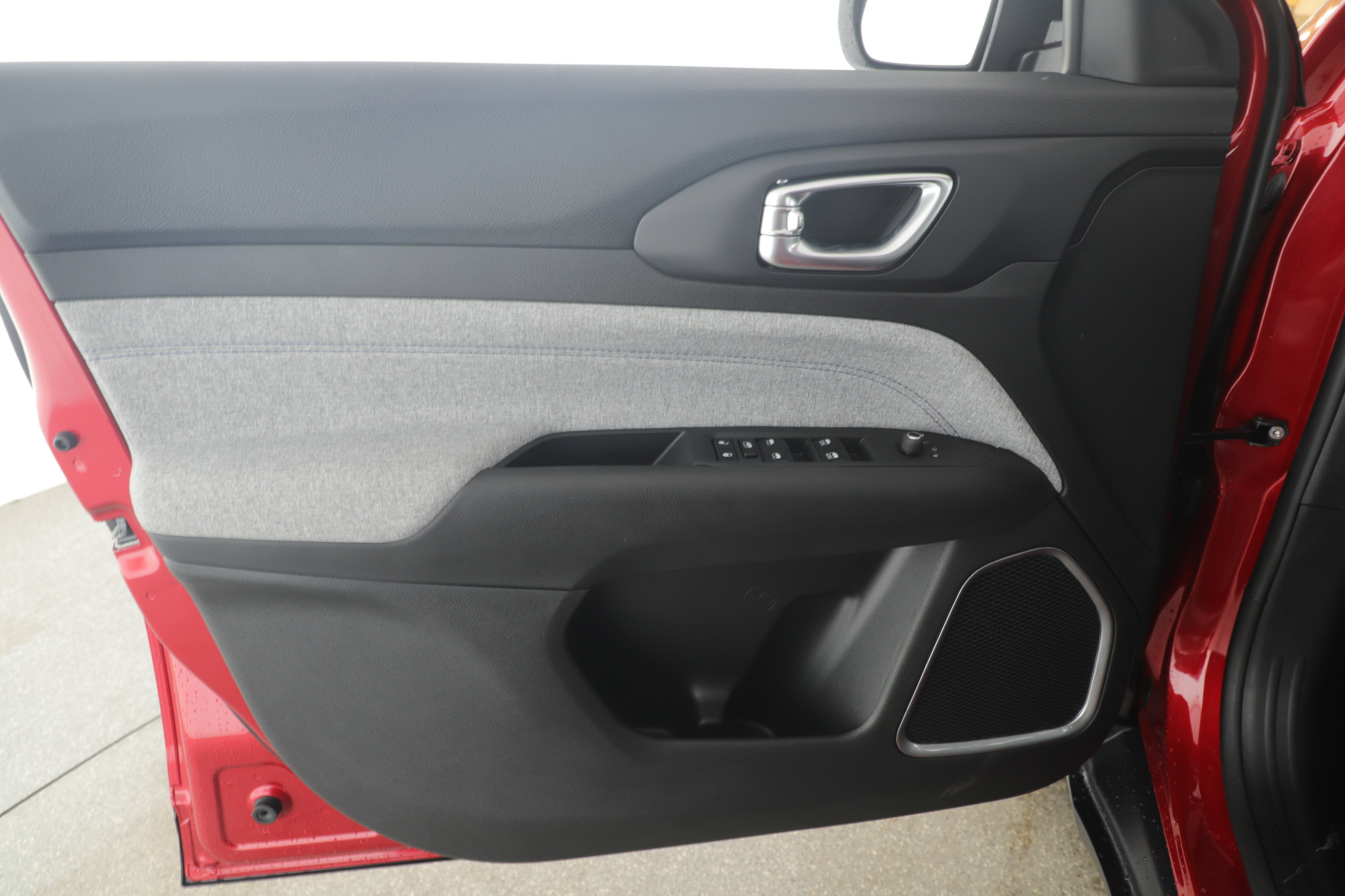 New 2026 Jeep Compass Latitude image 8