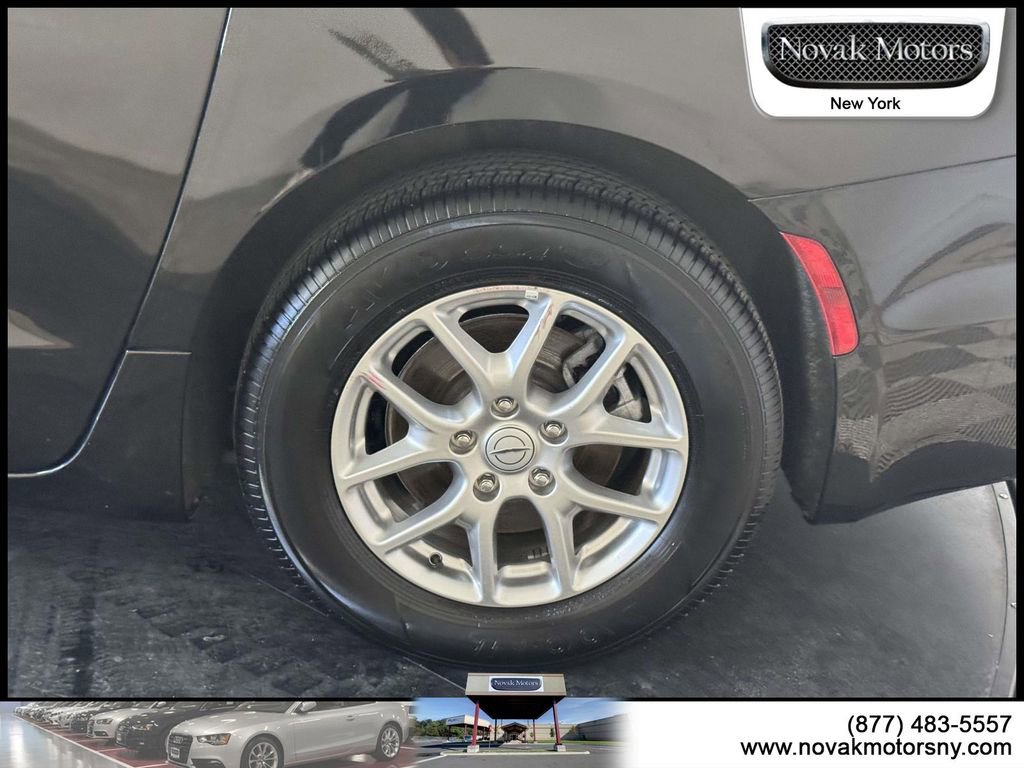 Used 2025 Chrysler Pacifica Select image 8