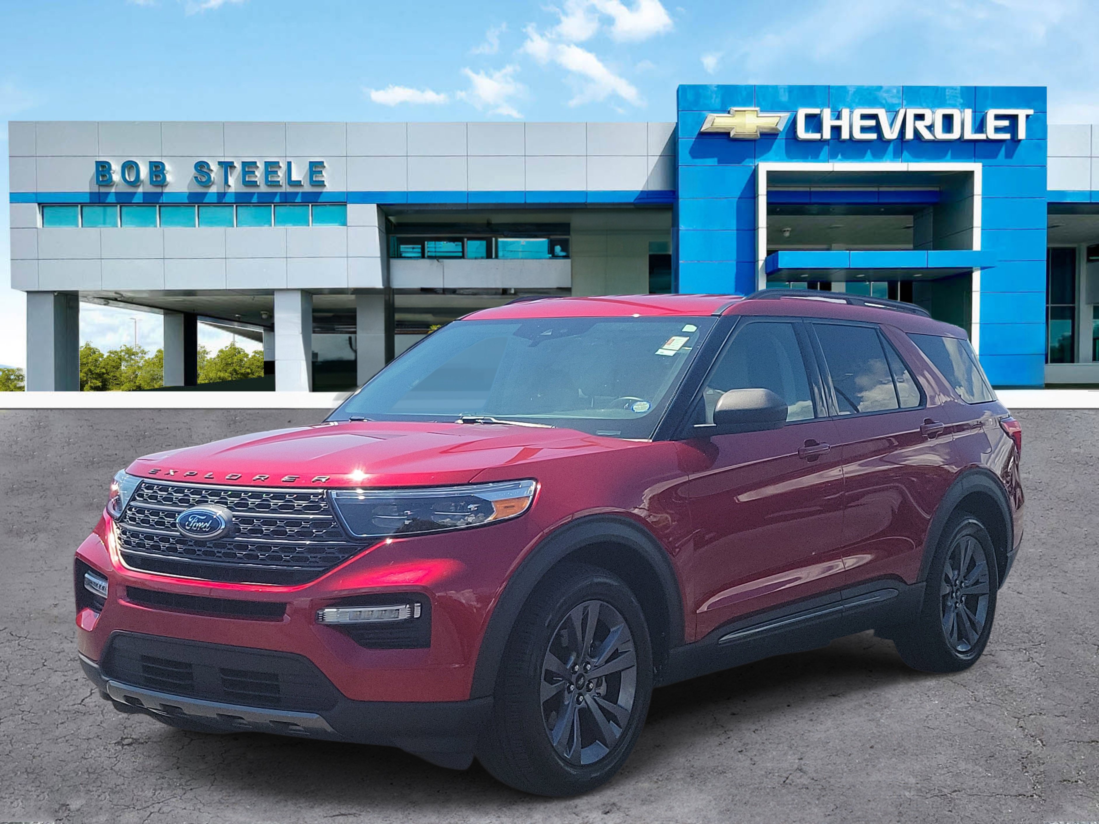Used 2021 Ford Explorer XLT w/ Equipment Group 202A RWD image 2