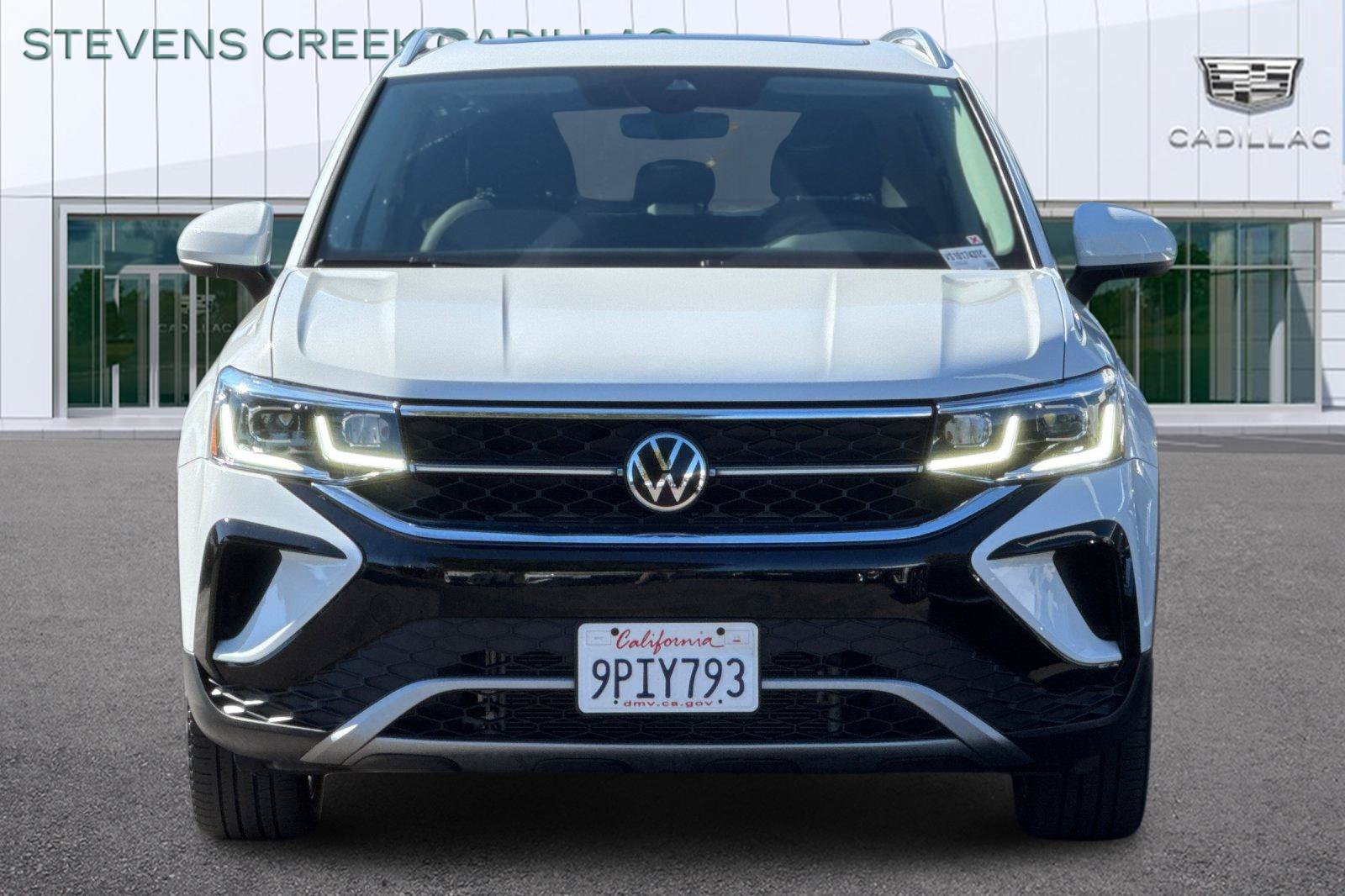 Used 2022 Volkswagen Taos SEL w/ Panoramic Sunroof Package FWD image 8
