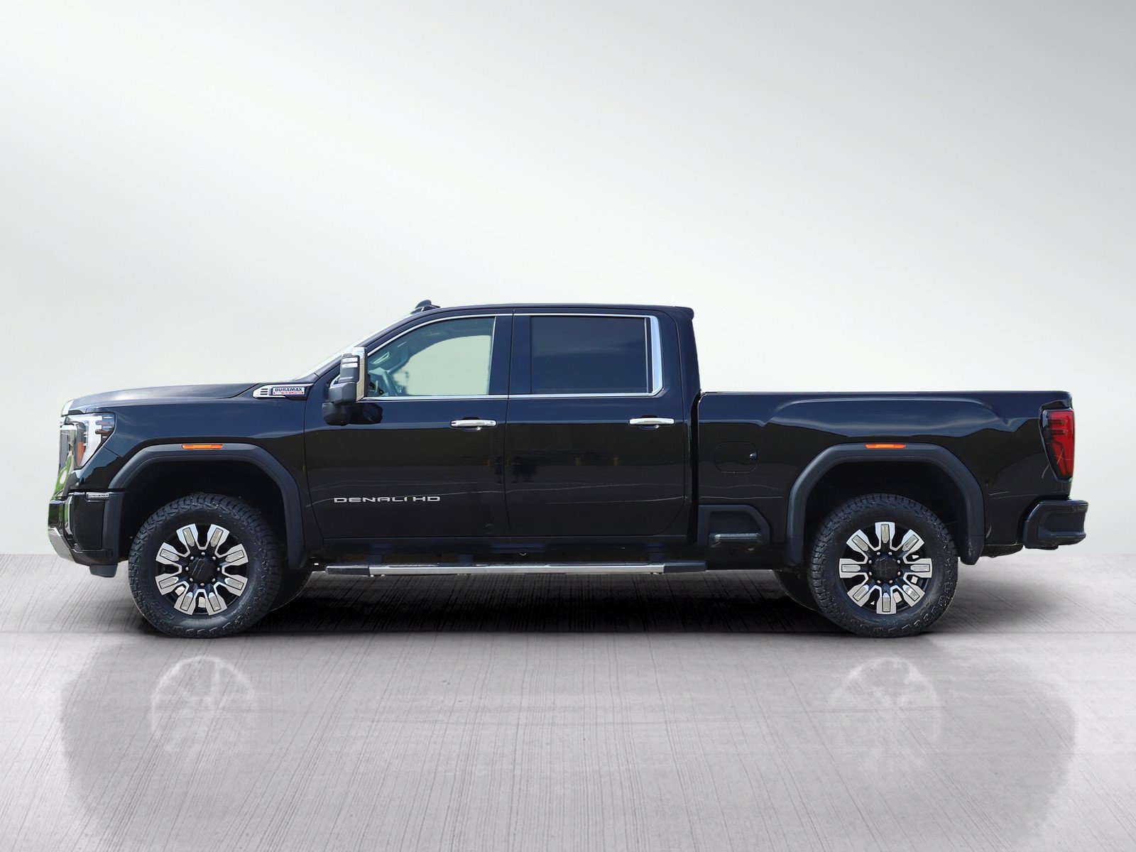 Used 2025 GMC Sierra 2500 Denali AWD/4WD image 3