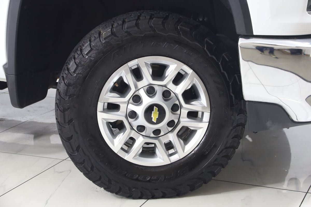 Used 2020 Chevrolet Silverado 2500 LT AWD/4WD image 13