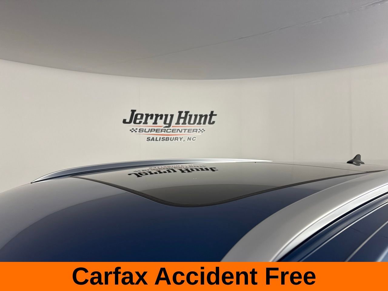 Used 2024 Volkswagen Atlas Cross Sport SEL Premium R-Line image 3