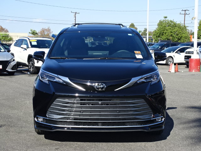 New 2026 Toyota Sienna Platinum AWD/4WD image 3