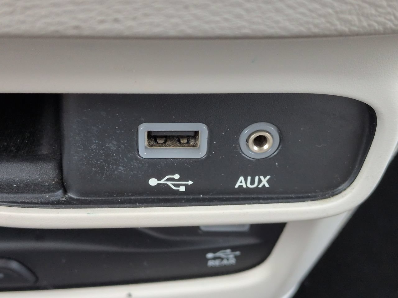 Used 2019 Chrysler Pacifica Touring-L Plus w/ Advanced Safetytec Group FWD image 23