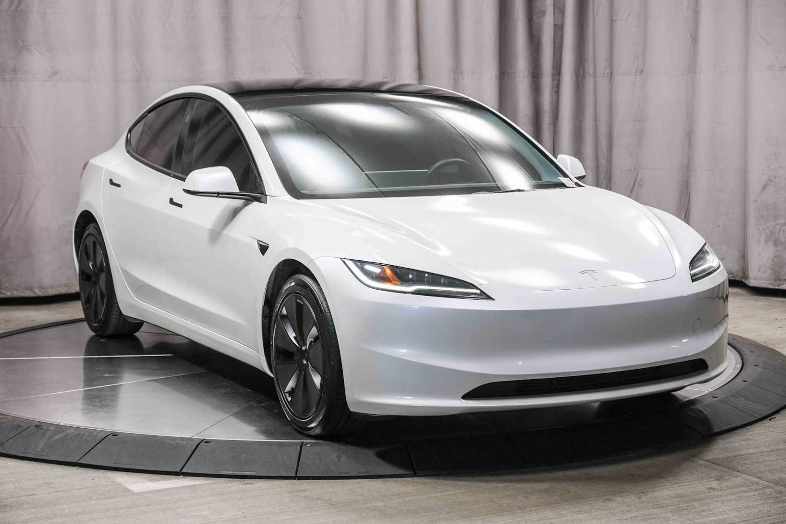 Used 2024 Tesla Model 3 Standard Range RWD image 5