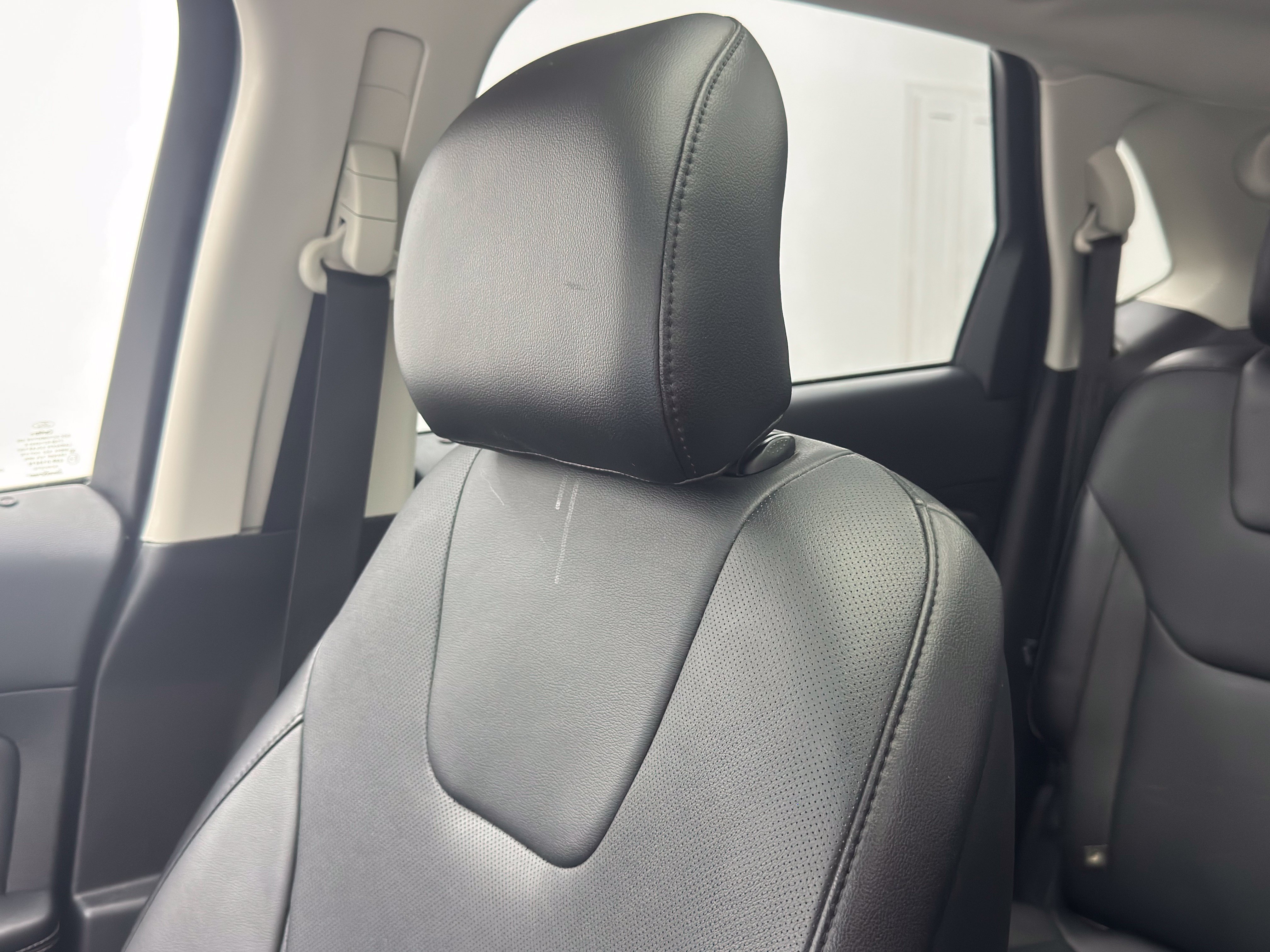 Used 2016 Ford Edge Titanium w/ Equipment Group 301A AWD/4WD image 41