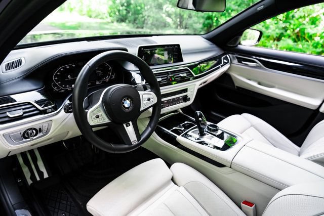 Used 2022 BMW 750i xDrive w/ Autobahn Package AWD/4WD image 14