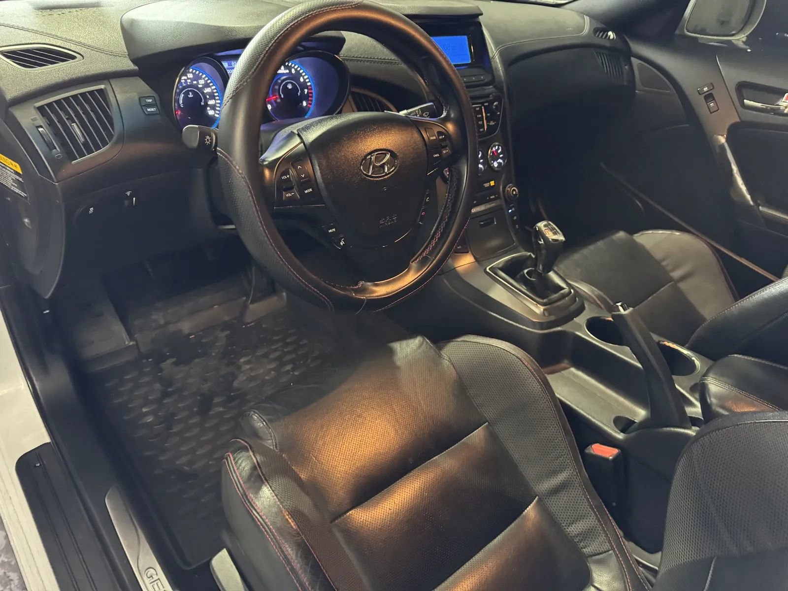 Used 2014 Hyundai Genesis 3.8 image 8