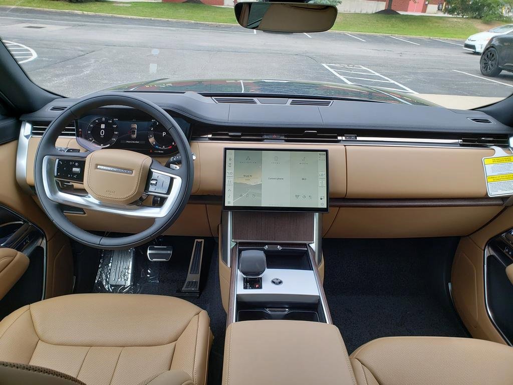 New 2025 Land Rover Range Rover Long Wheelbase SE image 13