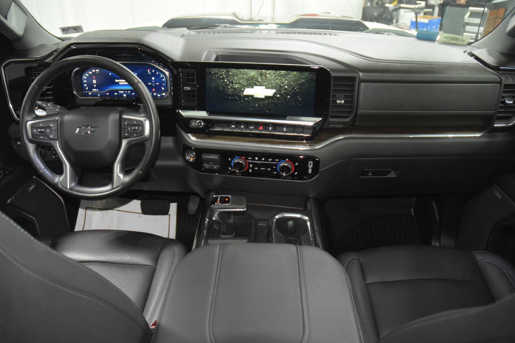 Used 2024 Chevrolet Silverado 1500 LT Trail Boss w/ Convenience Package II AWD/4WD image 36