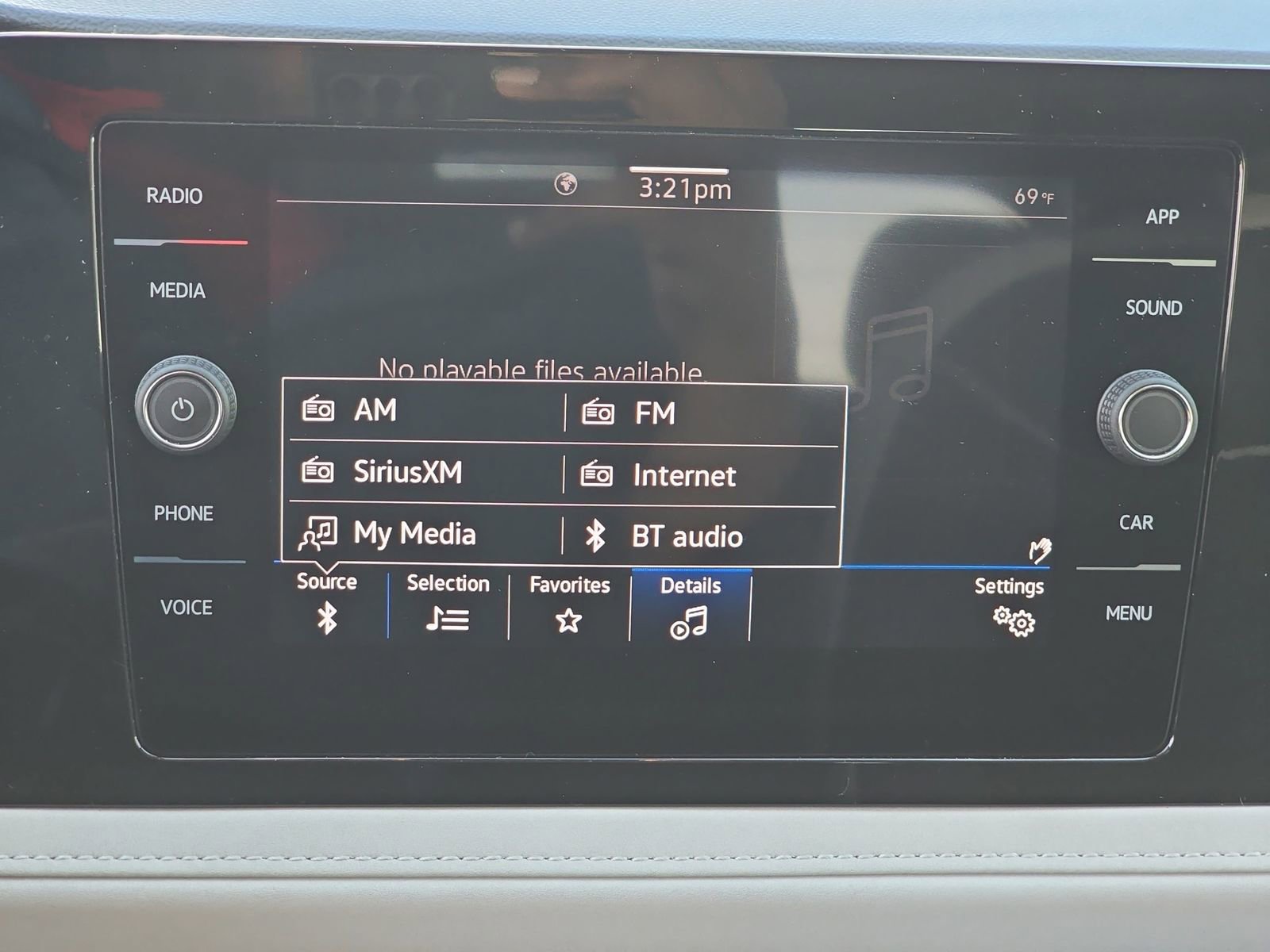 Used 2025 Volkswagen Taos SE image 25