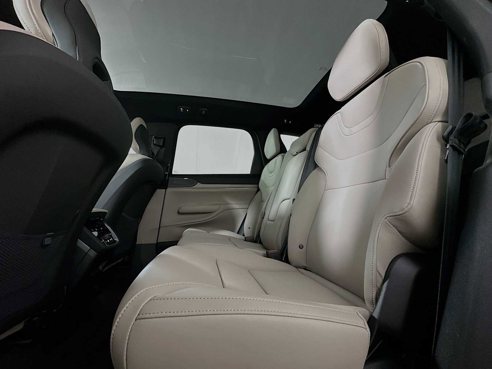 Used 2025 Volvo EX90 Plus image 22